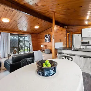 https://iris-cosy-retreat.rotoruahotelsnz.com